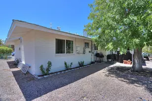 10530 W Desert Hills Ct, Sun City, AZ 85351 - Photo 20