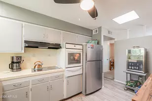 10530 W Desert Hills Ct, Sun City, AZ 85351 - Photo 8