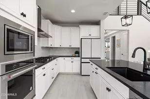 21627 N 59th Wy, Phoenix, AZ 85054 - Photo 8