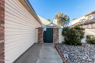 814 E Rockwell Dr, Chandler, AZ 85225 - Photo 4