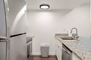 3033 E Devonshire Ave, Phoenix, AZ 85016 - Photo 6