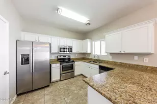 6716 S 36th Ln, Phoenix, AZ 85041 - Photo 6