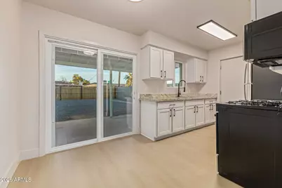 4634 W Weldon Avenue, Phoenix, AZ 85031 - Photo 8