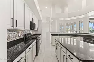 10417 N 180th Dr, Waddell, AZ 85355 - Photo 18