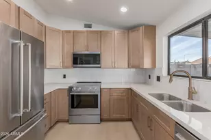 8938 W Echo Ln, Peoria, AZ 85345 - Photo 4