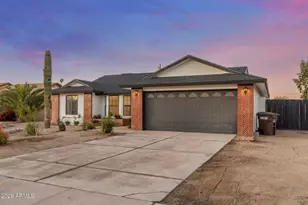 8938 W Echo Ln, Peoria, AZ 85345 - Photo 14