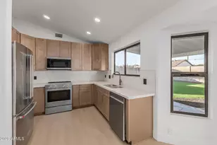 8938 W Echo Ln, Peoria, AZ 85345 - Photo 6