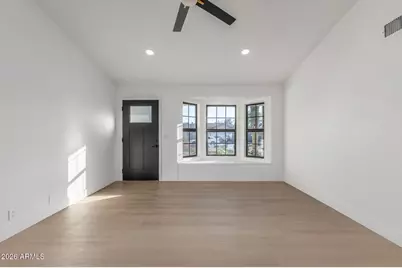 8938 W Echo Lane, Peoria, AZ 85345 - Photo 10