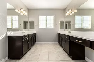 3511 E Crest Ln, Phoenix, AZ 85050 - Photo 20