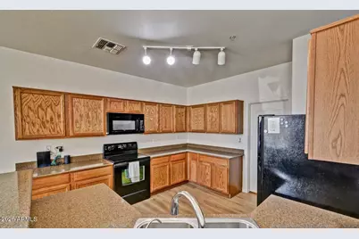 8169 W Groom Creek Road, Phoenix, AZ 85043 - Photo 8