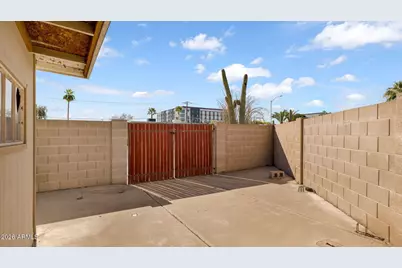 7526 E Minnezona Avenue, Scottsdale, AZ 85251 - Photo 32
