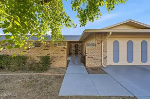 19045 N Signal Butte Cir, Sun City, AZ 85373 - Photo 6