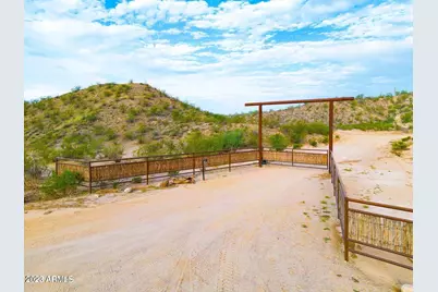 18881 W Roper Road, Wickenburg, AZ 85390 - Photo 4