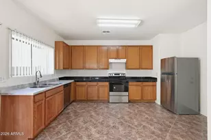 9527 N 82nd Ln, Peoria, AZ 85345 - Photo 12