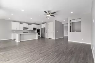 2943 W Brilliant Sky Dr, Phoenix, AZ 85085 - Photo 4