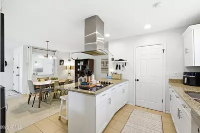 8449 E Jackrabbit Road, Scottsdale, AZ 85250 - Photo 12