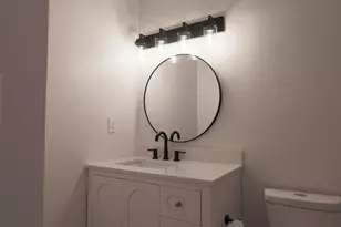 749 E Montebello Ave, Phoenix, AZ 85014 - Photo 8