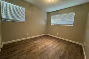 310 W Earll Dr, Phoenix, AZ 85013 - Photo 8
