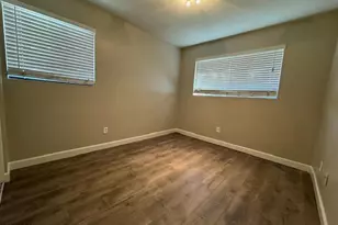 310 W Earll Dr, Phoenix, AZ 85013 - Photo 8