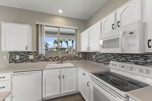 17320 N Thoroughbred Dr, Surprise, AZ 85374 - Photo 18