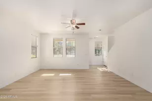 4382 E Selena Dr, Phoenix, AZ 85050 - Photo 4