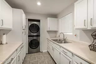 3702 N 64th Dr, Phoenix, AZ 85033 - Photo 10