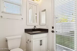 3814 E Crittenden Ln, Phoenix, AZ 85018 - Photo 20