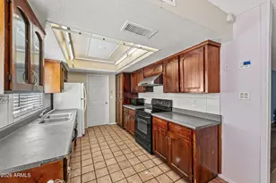 5203 W Laurie Ln, Glendale, AZ 85302 - Photo 4