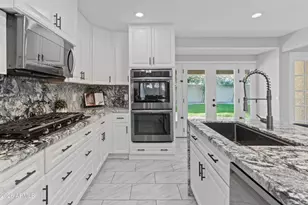 9225 N 82nd St, Scottsdale, AZ 85258 - Photo 14