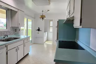 10734 W Hatcher Rd, Sun City, AZ 85351 - Photo 6