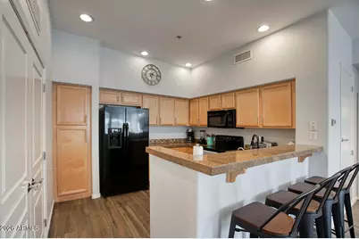 2989 N 44th Street #1024, Phoenix, AZ 85018 - Photo 2