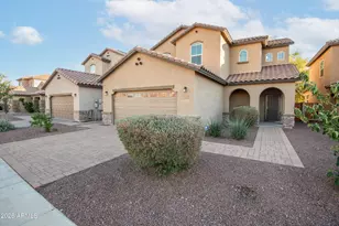 627 W Kerry Ln, Phoenix, AZ 85027 - Photo 2