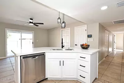 9015 N 55th Avenue, Glendale, AZ 85302 - Photo 14