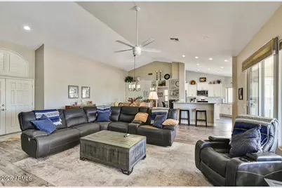 18801 N 89th Avenue, Peoria, AZ 85382 - Photo 2