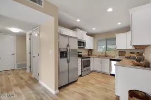 10337 W Monterosa Dr, Sun City, AZ 85351 - Photo 6