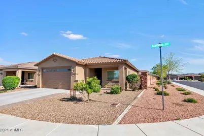 794 W Basswood Avenue, San Tan Valley, AZ 85140 - Photo 2