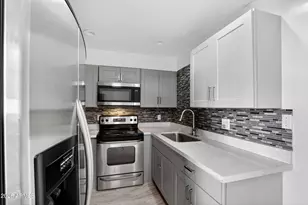 2925 N 38th St, Phoenix, AZ 85018 - Photo 2