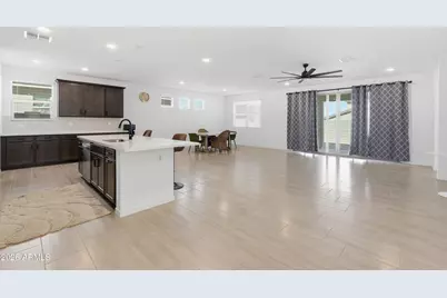 4650 W Gilbert Lane, San Tan Valley, AZ 85144 - Photo 4