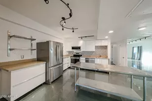 353 E Thomas Rd, Phoenix, AZ 85012 - Photo 28