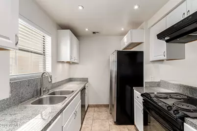 3119 N 38th Street #10, Phoenix, AZ 85018 - Photo 4