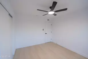 2335 W Caribbean Ln, Phoenix, AZ 85023 - Photo 28