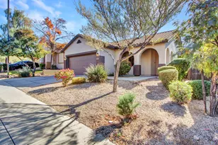 3825 W Desert Creek Ln, Phoenix, AZ 85086 - Photo 2