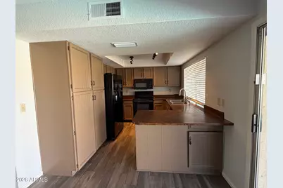 3426 W Juniper Avenue W, Phoenix, AZ 85053 - Photo 4