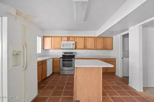 2816 E Vista Dr, Phoenix, AZ 85032 - Photo 2