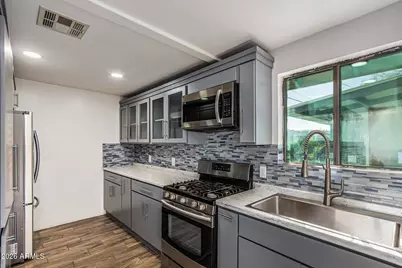 4805 S 35th Drive, Phoenix, AZ 85041 - Photo 10