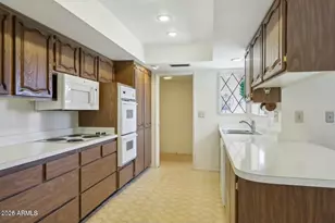 9706 W Long Hills Dr, Sun City, AZ 85351 - Photo 4