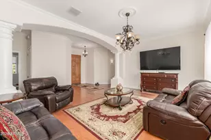 2723 E Acoma Dr, Phoenix, AZ 85032 - Photo 8