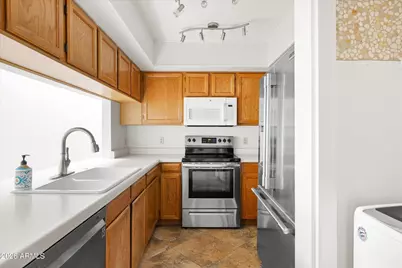 2717 E Shaw Butte Drive, Phoenix, AZ 85028 - Photo 6