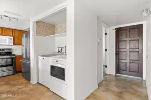 2717 E Shaw Butte Dr, Phoenix, AZ 85028 - Photo 4