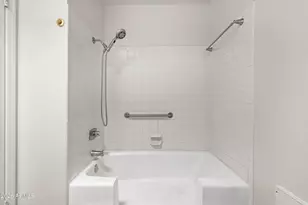 2717 E Shaw Butte Dr, Phoenix, AZ 85028 - Photo 20